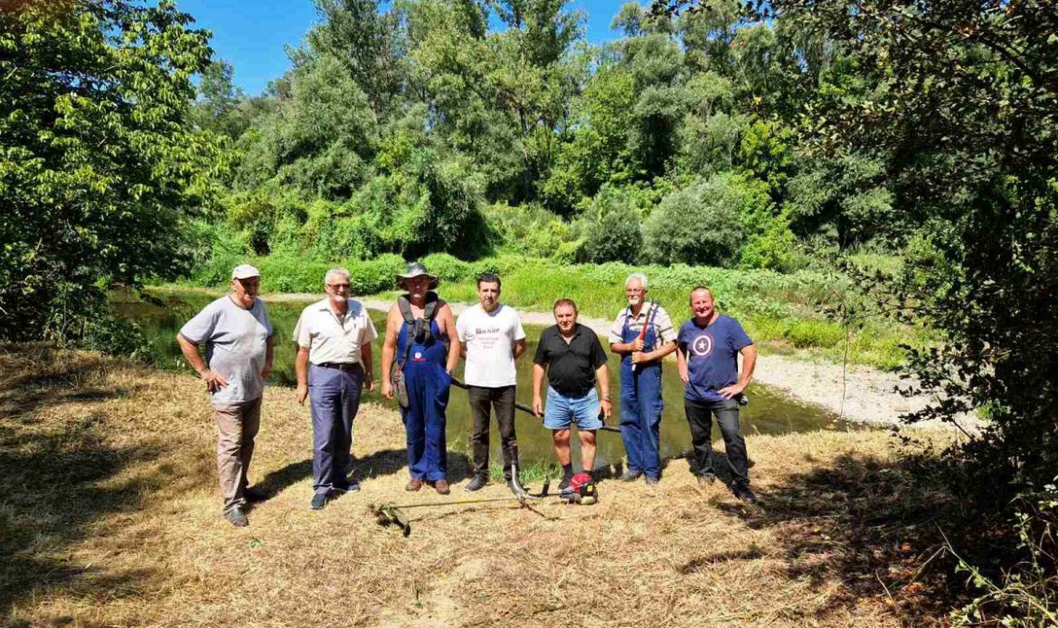 D081B1B4-36C1-41BB-A193-ED41D249C7E9